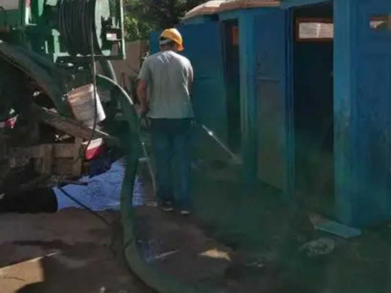 海丰城东清理化粪池，疏通厕所管道